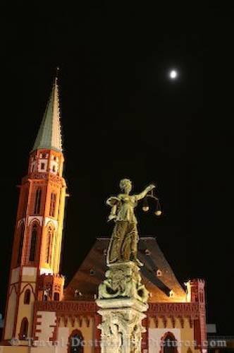 Justitia Statue Frankfurt