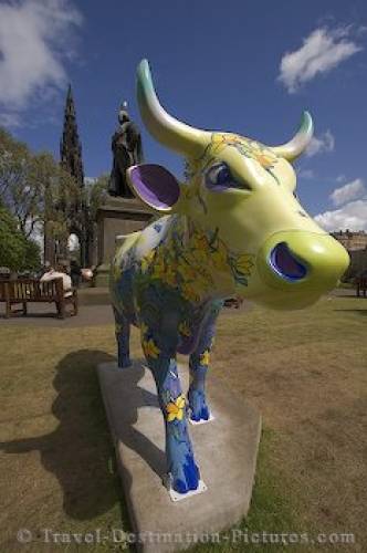 Picture Of A Statue Of A Cow