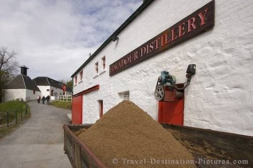 Edradour Whisky Destillery Scotland